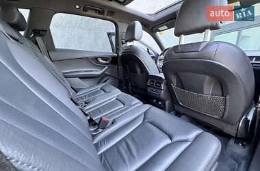 Позашляховик / Кросовер Audi Q7 2016 в 