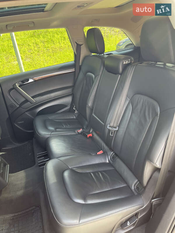 Внедорожник / Кроссовер Audi Q7 2011 в Новояворовске