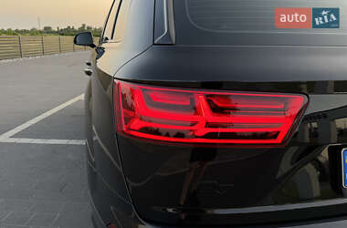 Внедорожник / Кроссовер Audi Q7 2015 в 