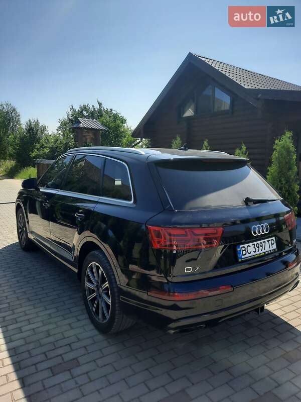 Позашляховик / Кросовер Audi Q7 2015 в Шептицькому