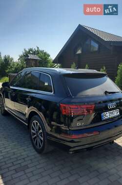 Внедорожник / Кроссовер Audi Q7 2016 в 