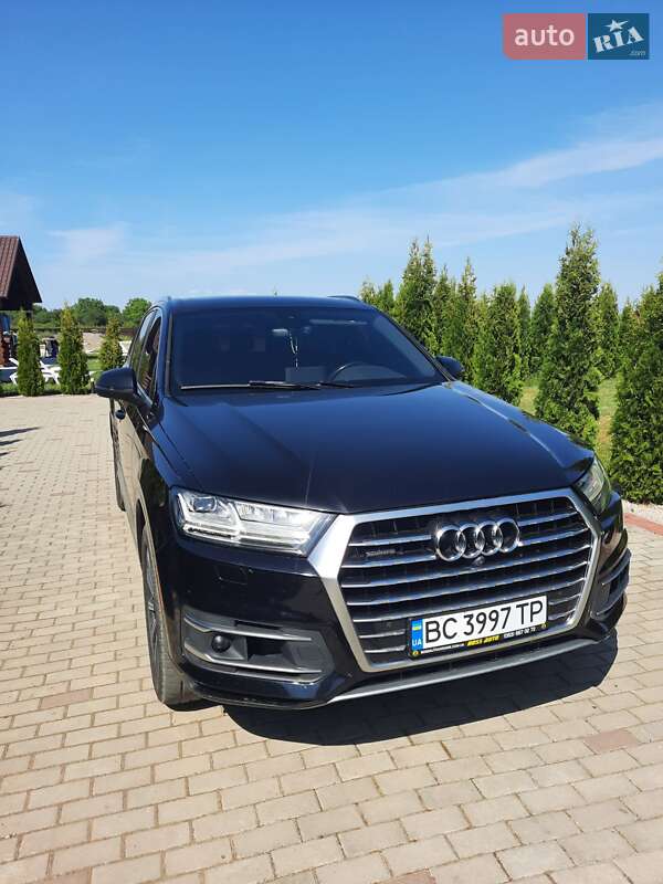 Внедорожник / Кроссовер Audi Q7 2016 в 