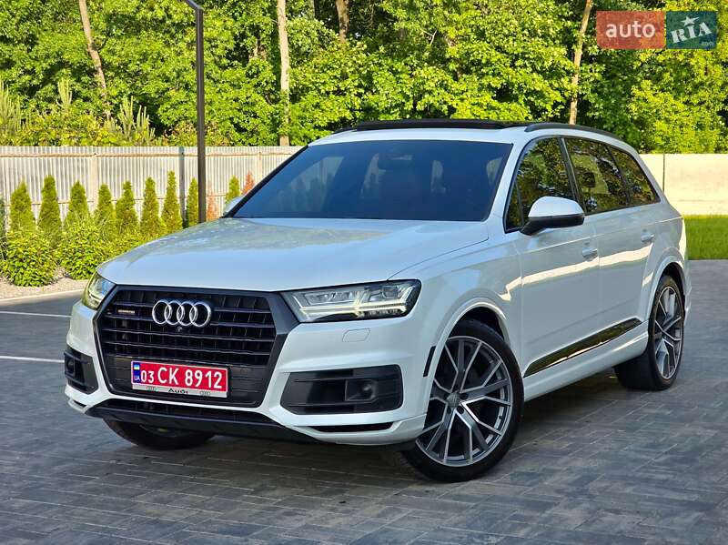 Позашляховик / Кросовер Audi Q7 2017 в 