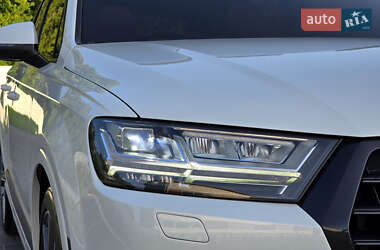 Позашляховик / Кросовер Audi Q7 2017 в 
