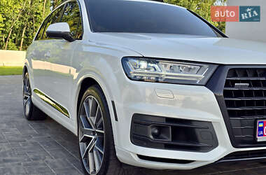Позашляховик / Кросовер Audi Q7 2017 в 