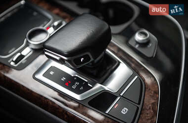 Внедорожник / Кроссовер Audi Q7 2017 в 