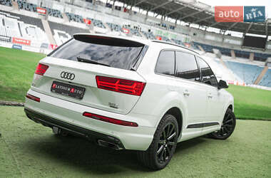 Внедорожник / Кроссовер Audi Q7 2017 в 