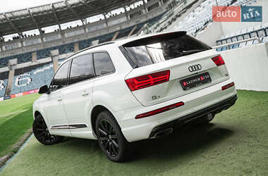 Внедорожник / Кроссовер Audi Q7 2017 в 