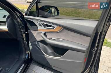 Внедорожник / Кроссовер Audi Q7 2016 в 