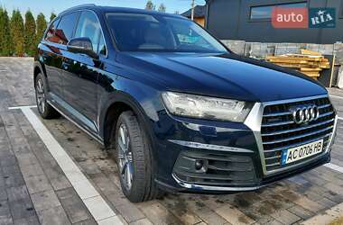 Позашляховик / Кросовер Audi Q7 2016 в 