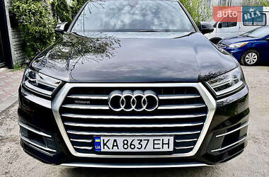 Позашляховик / Кросовер Audi Q7 2017 в 
