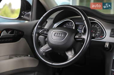 Внедорожник / Кроссовер Audi Q7 2015 в 