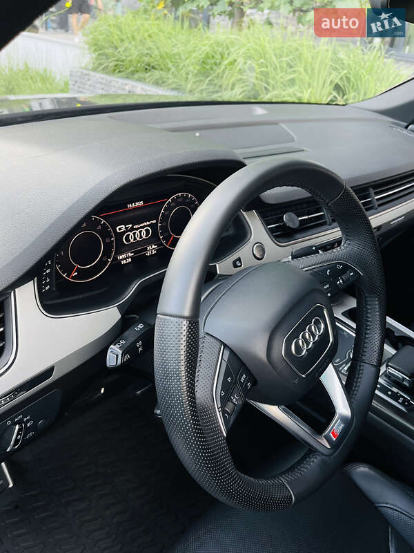 Внедорожник / Кроссовер Audi Q7 2017 в Киеве