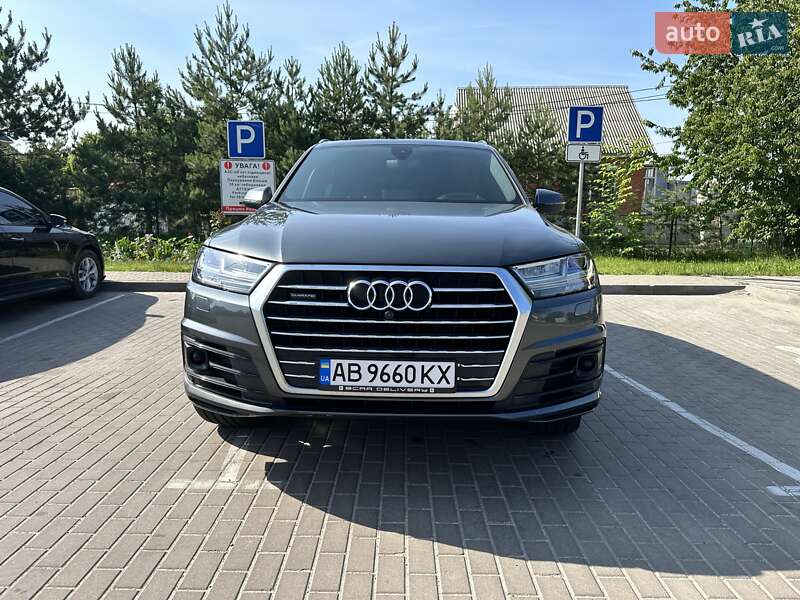 Внедорожник / Кроссовер Audi Q7 2017 в 