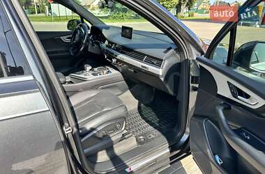 Внедорожник / Кроссовер Audi Q7 2017 в 