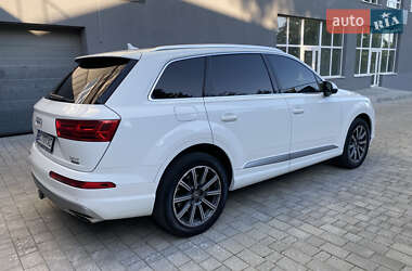 Внедорожник / Кроссовер Audi Q7 2016 в 