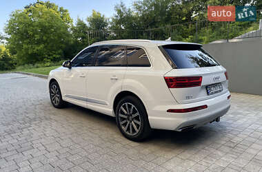 Внедорожник / Кроссовер Audi Q7 2016 в 