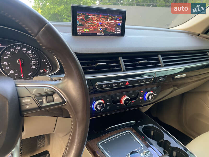 Позашляховик / Кросовер Audi Q7 2016 в Львові