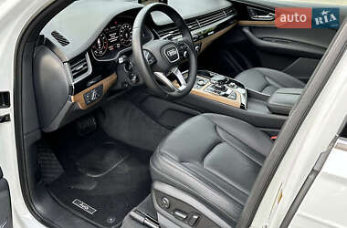 Внедорожник / Кроссовер Audi Q7 2017 в 