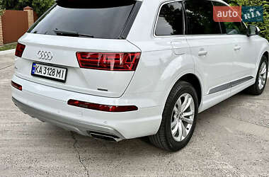Внедорожник / Кроссовер Audi Q7 2017 в 