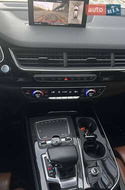 Внедорожник / Кроссовер Audi Q7 2018 в 
