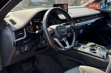 Внедорожник / Кроссовер Audi Q7 2016 в 