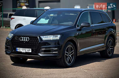 Внедорожник / Кроссовер Audi Q7 2016 в 