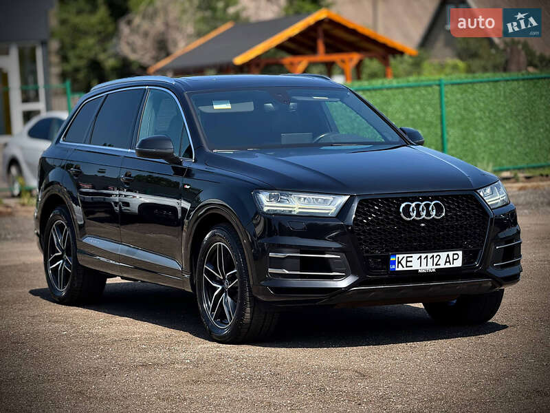 Внедорожник / Кроссовер Audi Q7 2016 в 