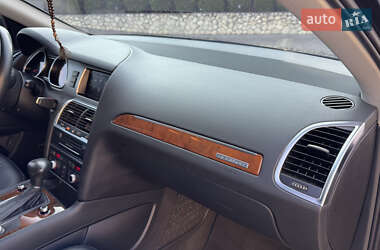 Внедорожник / Кроссовер Audi Q7 2015 в 
