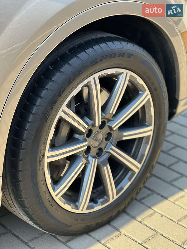 Внедорожник / Кроссовер Audi Q7 2016 в Дубно