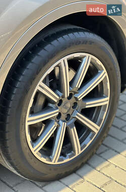 Внедорожник / Кроссовер Audi Q7 2016 в 