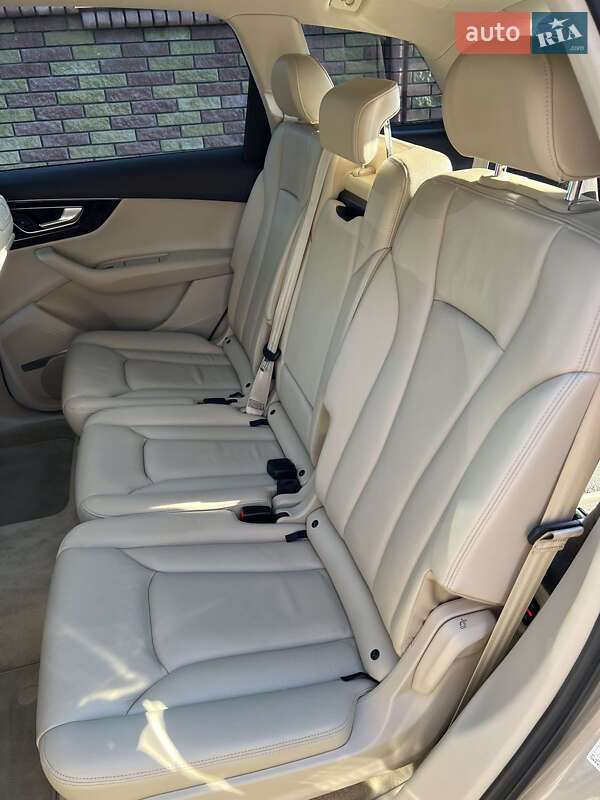 Внедорожник / Кроссовер Audi Q7 2016 в Дубно