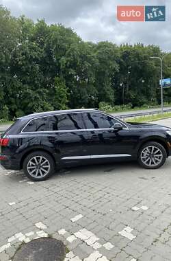 Внедорожник / Кроссовер Audi Q7 2016 в 