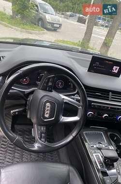 Внедорожник / Кроссовер Audi Q7 2016 в 