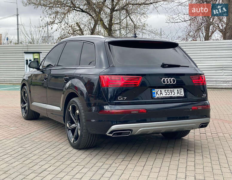 Позашляховик / Кросовер Audi Q7 2017 в Києві