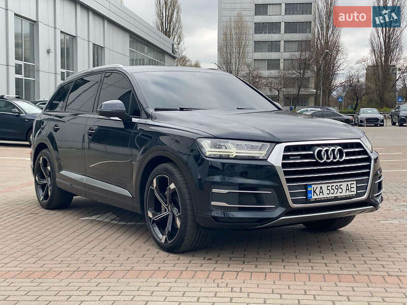 Позашляховик / Кросовер Audi Q7 2017 в Києві