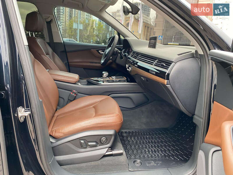 Позашляховик / Кросовер Audi Q7 2017 в Києві