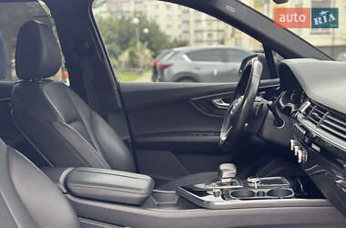 Внедорожник / Кроссовер Audi Q7 2017 в 