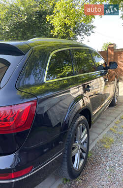 Позашляховик / Кросовер Audi Q7 2013 в 