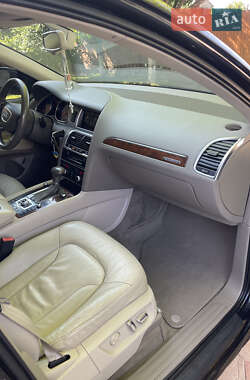 Позашляховик / Кросовер Audi Q7 2013 в 