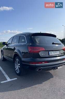 Позашляховик / Кросовер Audi Q7 2013 в 
