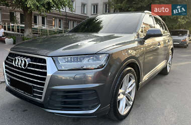 Позашляховик / Кросовер Audi Q7 2016 в 