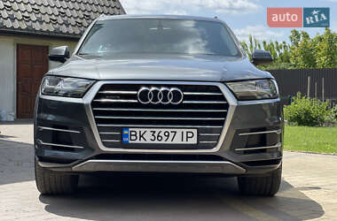 Внедорожник / Кроссовер Audi Q7 2016 в 