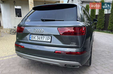 Внедорожник / Кроссовер Audi Q7 2016 в 