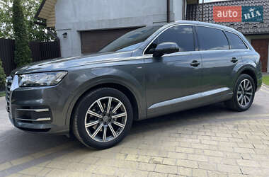 Внедорожник / Кроссовер Audi Q7 2016 в 