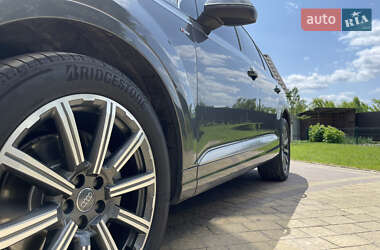 Внедорожник / Кроссовер Audi Q7 2016 в 