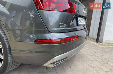 Внедорожник / Кроссовер Audi Q7 2016 в 