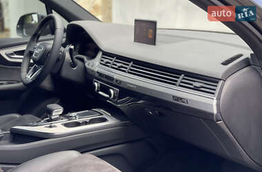 Внедорожник / Кроссовер Audi Q7 2016 в 