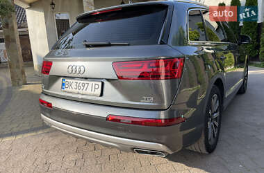 Внедорожник / Кроссовер Audi Q7 2016 в 