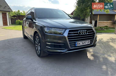 Внедорожник / Кроссовер Audi Q7 2016 в 